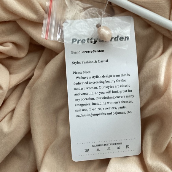 Pretty Garden, Peach color Jumpsuit, on or off shoulder. Size XL - Picture 13 of 16